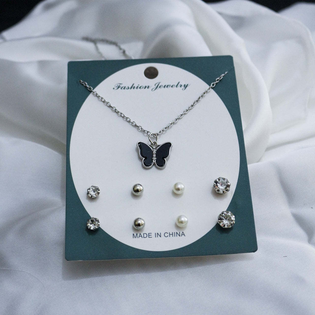 Jewelry set with butterfly pendant
