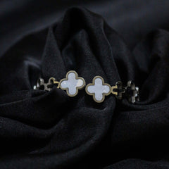 Bracelet with floral designs
