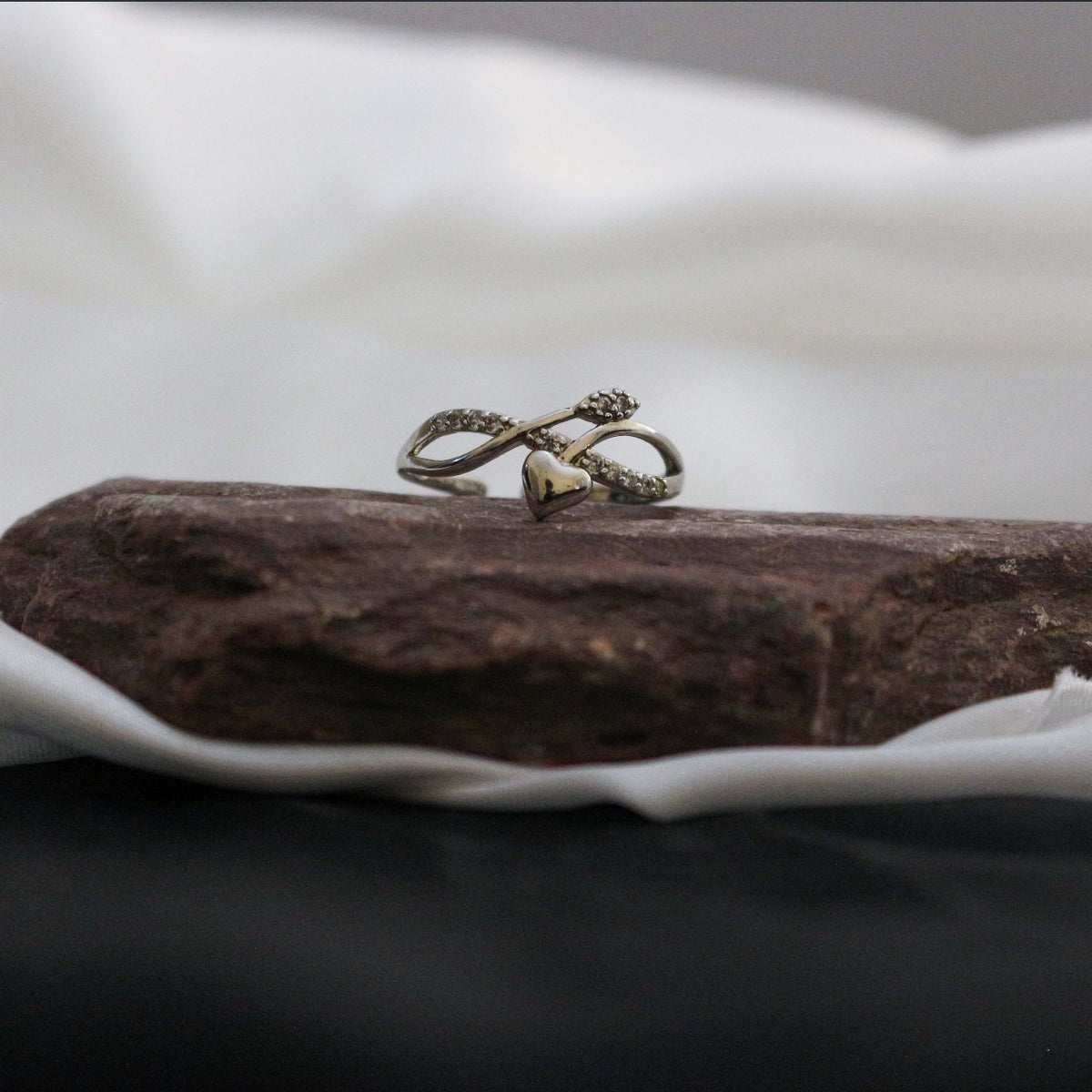  ring with heart and infinity desing