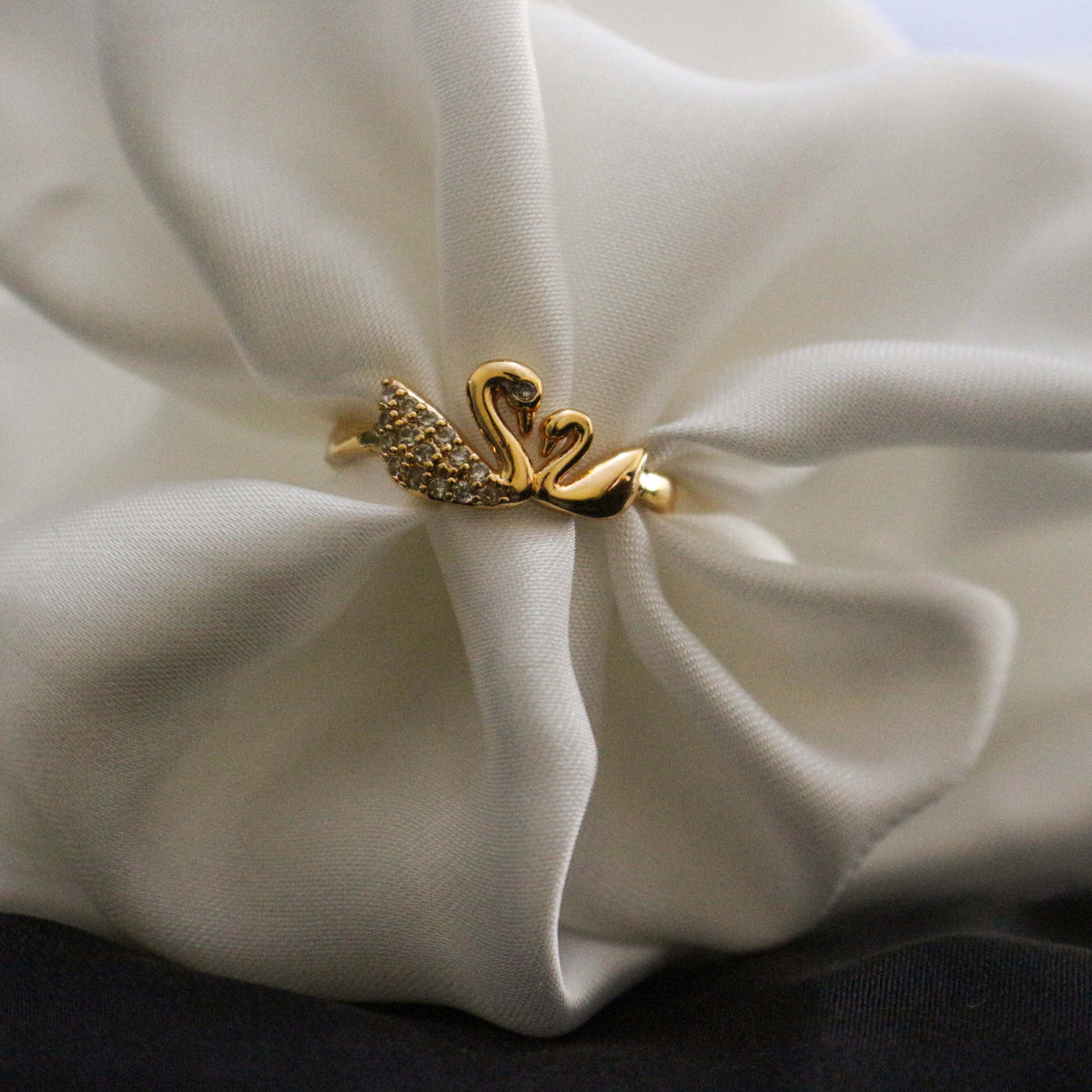 Swan ring
